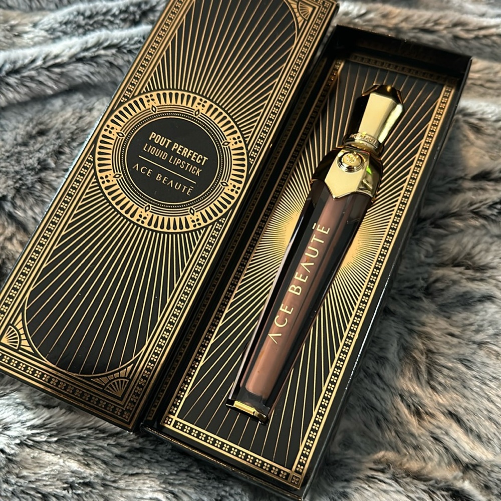 NIB - Ace Beaute POUT PERFECT LIQUID LIPSTICK in Manifest